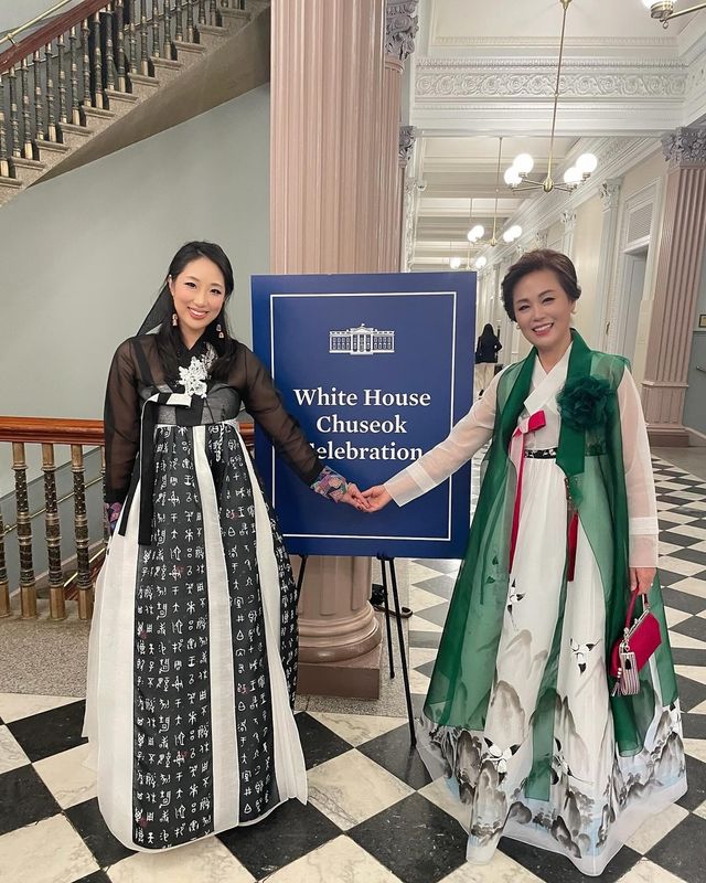 백악관 추석 행사서 한복 선보인 박 대표 모녀