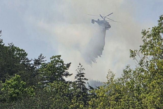 산불 진화하는 헬기