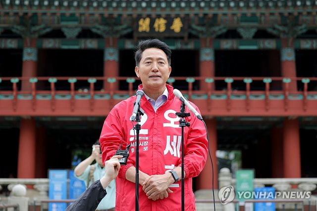 '선거 캠프 공식 출범' 보신각 앞 기자회견하는 오세훈 후보