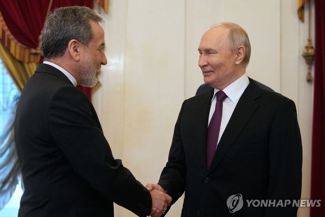 러시아 대통령 만난 이란 외무장관