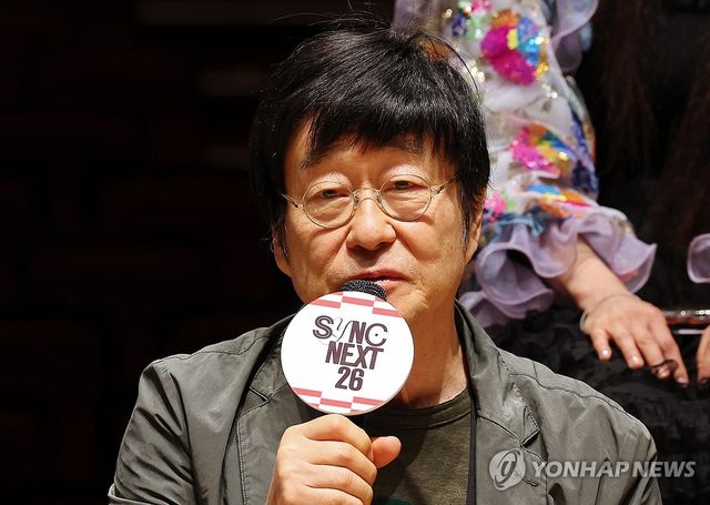 공연 설명하는 김창완