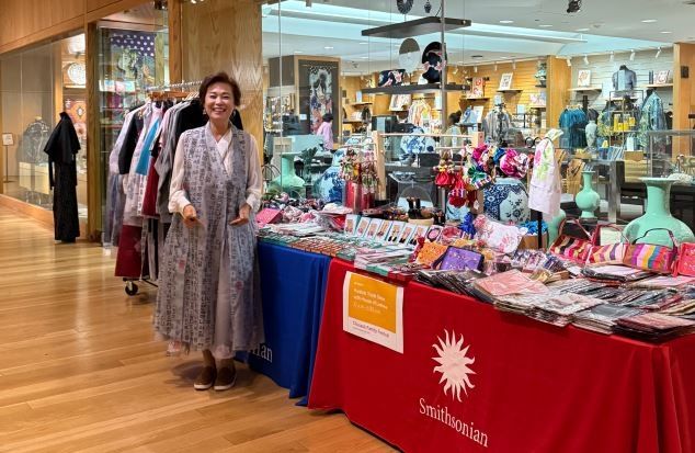 스미스소니언 미술관서 한복 등 전시·판매하는 로라 박 대표