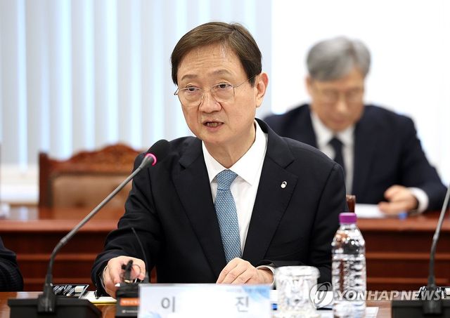 발언하는 이찬진 금감원장