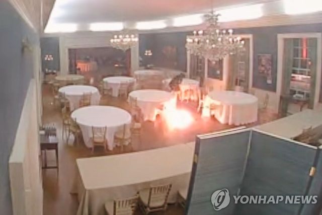 조시 샤피로 펜실베이니아 주지사 관저에 투척된 화염병