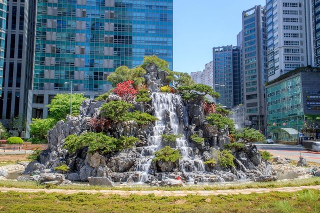 공덕오거리 교통섬 폭포