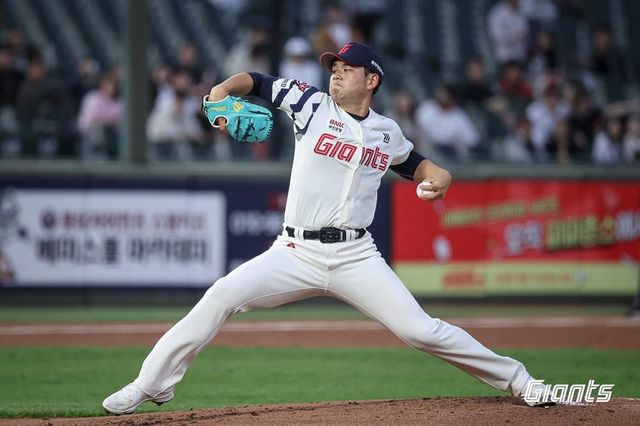 역투하는 김진욱