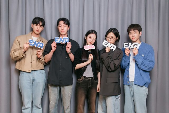 좌측부터 홍민기, 이재욱, 신예은, 이수경, 김윤우