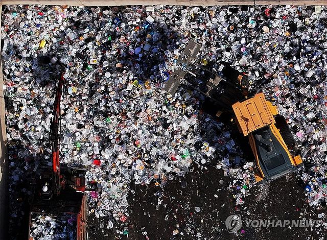지구를 위해 플라스틱 사용을 줄여주세요