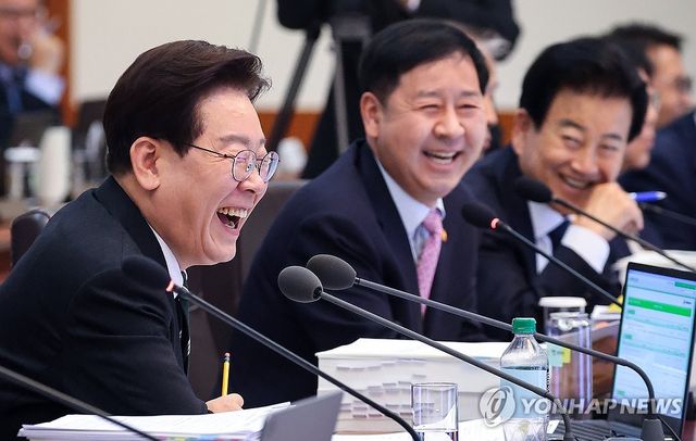 구윤철 부총리 발언에 웃는 이재명 대통령