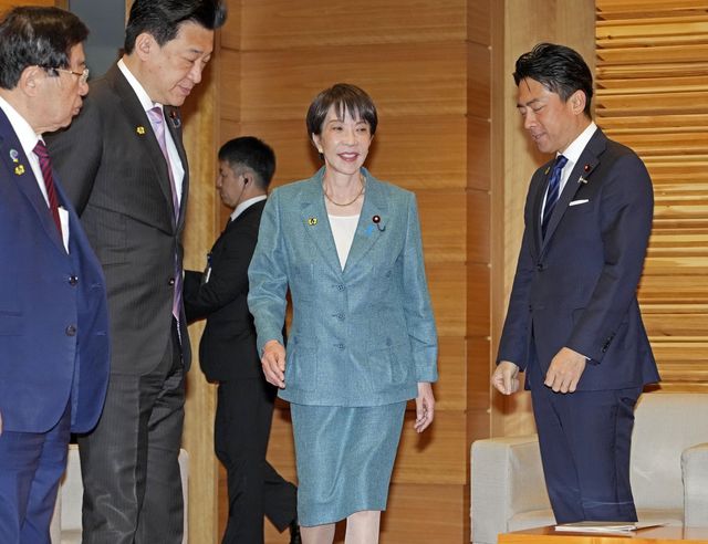 각의(국무회의)에 참석하는 다카이치 사나에 일본 총리