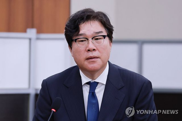국조특위 청문회에서 답변하는 김성태 전 쌍방울 회장
