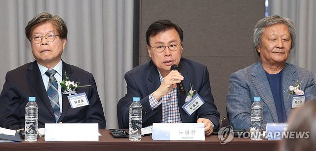 마이크 잡은 도종환 설립추진위원