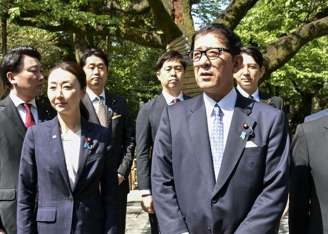 日자민 보수의원, 아베 제정 '주권 회복일'에 야스쿠니 참배 