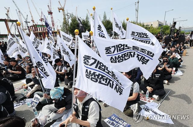 삼성전자 평택캠퍼스 앞에서 열린 투쟁 결의대회