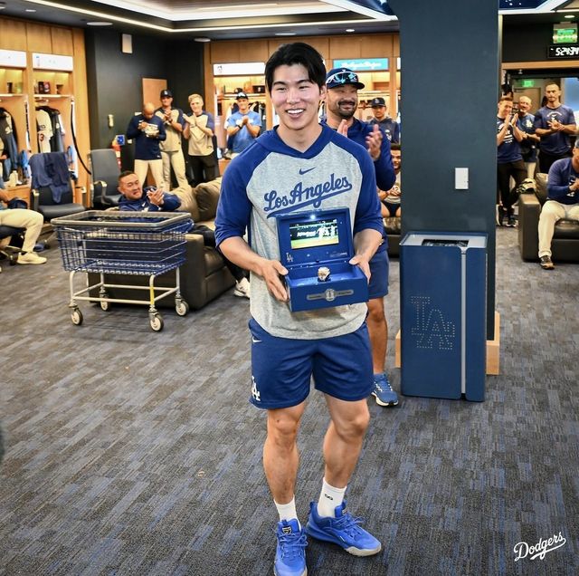 김혜성이 받은 월드시리즈 우승 반지 보관함과 반지