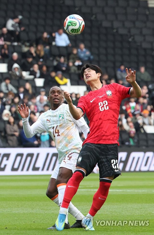 볼다툼 벌이는 설영우