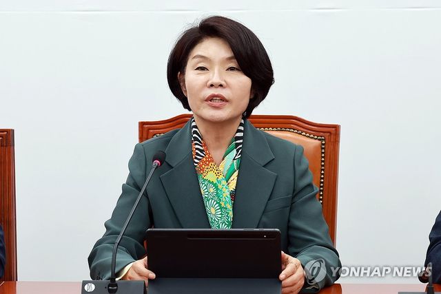 발언하는 민주당 한정애 정책위의장