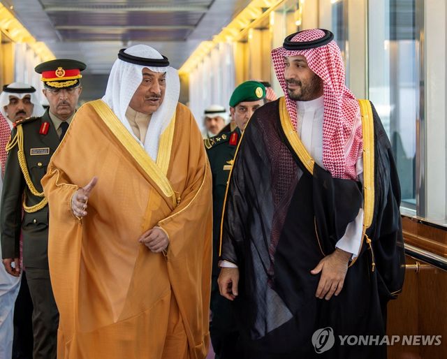 쿠웨이트 왕세자(좌)를 영접하는 무함마드 빈 살만 사우디 왕세자