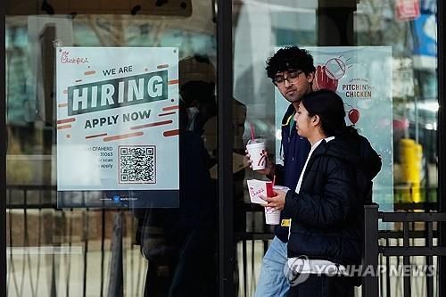 미 일리노이주 한 식당의 구인 포스터