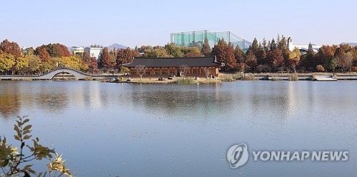 전주 덕진공원 호수