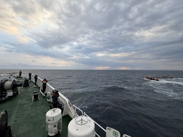 해상 추락자 수색 중인 해경