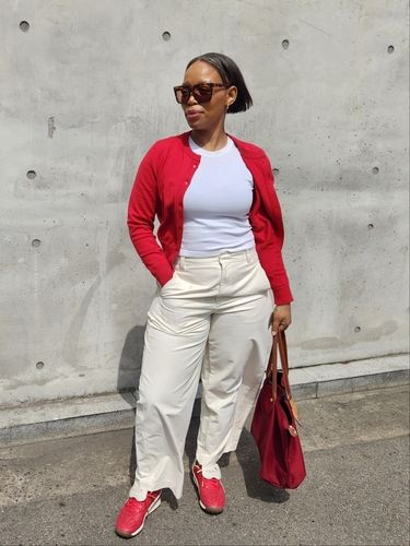 인터뷰 후 서울 성수동 거리에서 포즈를 취하고 있다.[촬영 박세진]