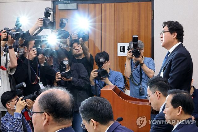 '조작기소 국정특위' 종합 청문회 출석한 김성태