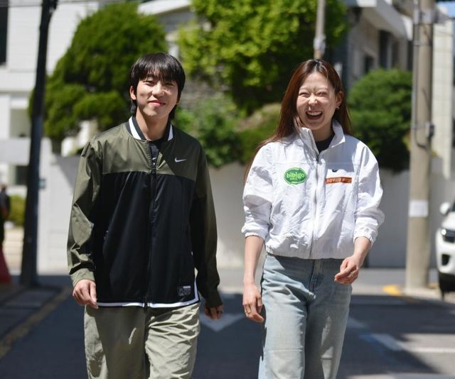 활짝 웃는 쇼트트랙 박지원(왼쪽)과 빙속 김민선