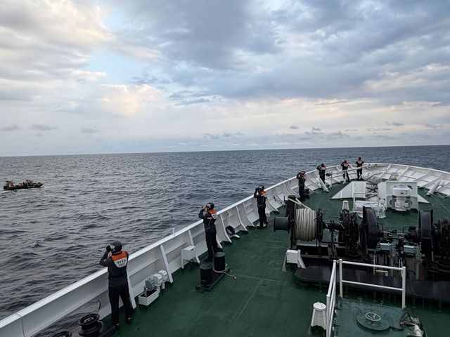 해상 추락자 수색 중인 해경