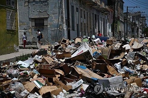 한때 아름다웠던 쿠바의 거리를 채운 쓰레기들