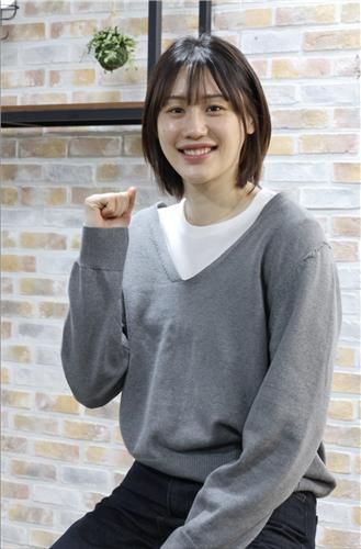 포즈 취하는 강이슬