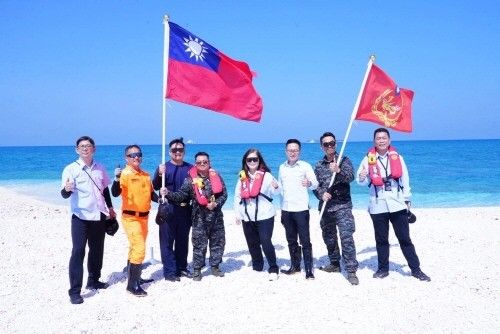 관비링 해양위원회 주임위원(왼쪽에서 5번째)