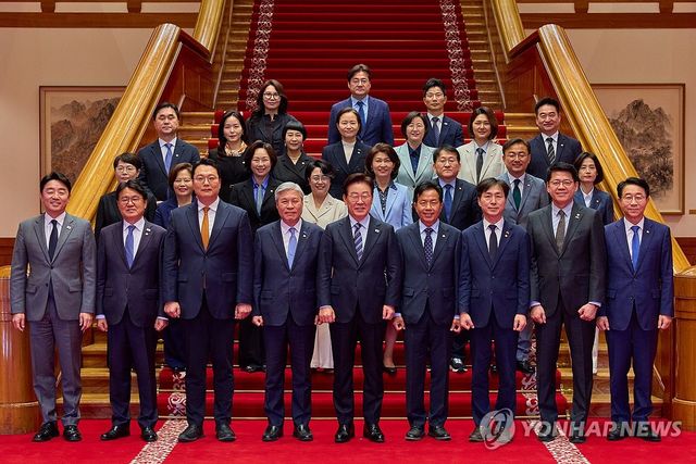 이재명 대통령, 비교섭단체ㆍ무소속 의원들과 기념 촬영