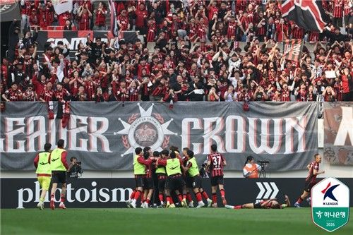 골세리머니를 펼치는 FC서울 선수들