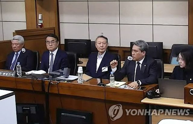 윤석열 '체포 방해' 특수공무집행방해 등 항소심
