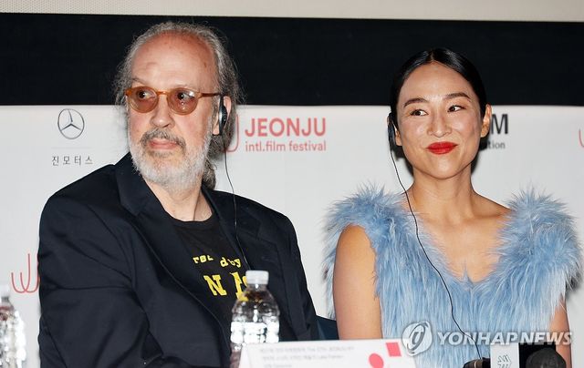 '나의 사적인 예술가' 켄트 존스 감독과 그레타 리 배우