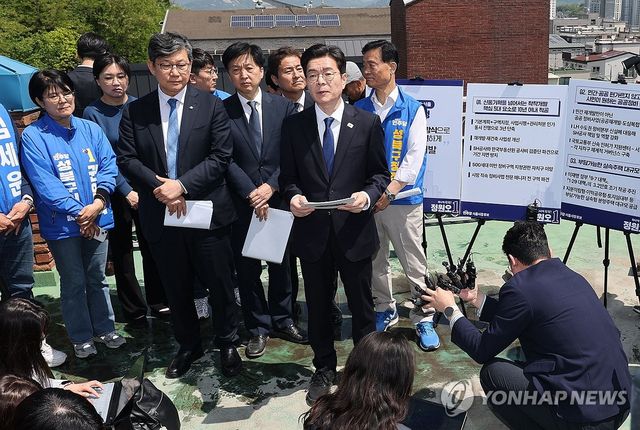 공약 발표하는 정원오