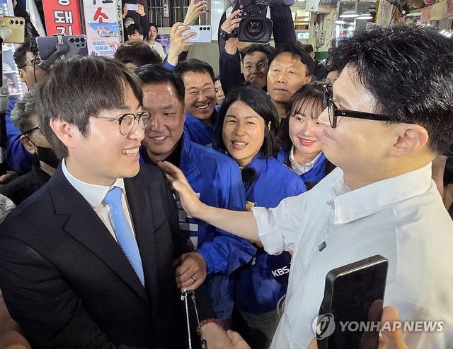 구포시장서 만난 하정우·한동훈