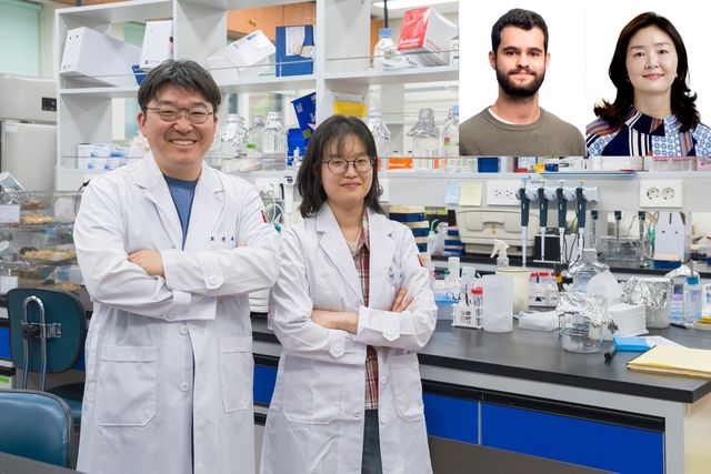 왼쪽부터 최진욱 교수, 이혜영 박사과정생, 에릭 카르도소 박사과정생, 이주현 교수