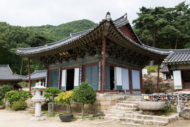 보물 '창녕 관룡사 대웅전'