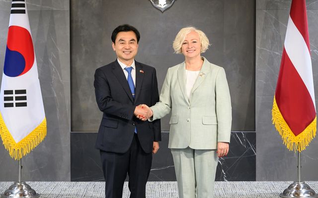 다이가 미에리냐 라트비아 국회의장 만난 안규백 국방부 장관