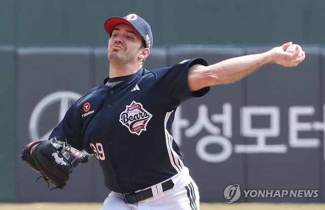 투구하는 잭 로그