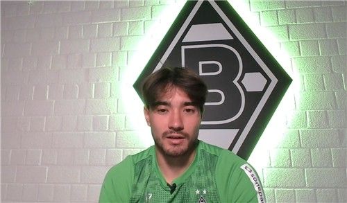 화상 기자회견 하는 카스트로프