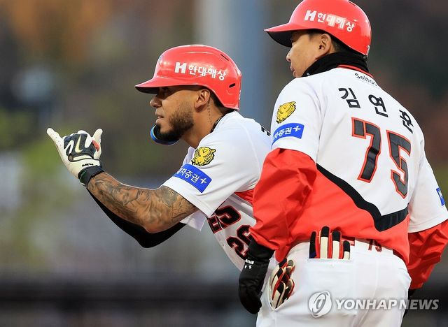 카스트로, 역전 적시타 세리머니