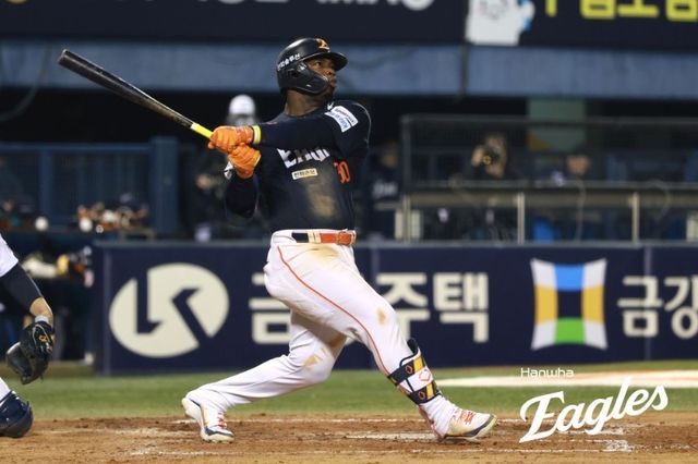 3일 두산 베어스전에서 우월 2점 홈런을 쏘아 올린 한화 이글스 요나탄 페라자