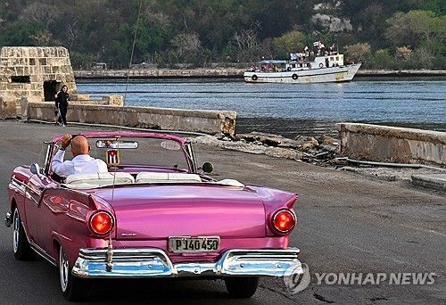 쿠바 관광의 상징 클래식 오픈카