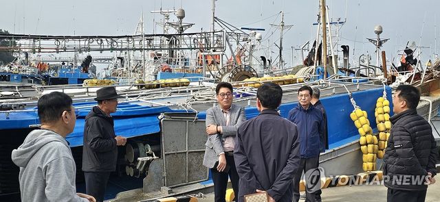 기름값 급등 대책 논의하는 선주들