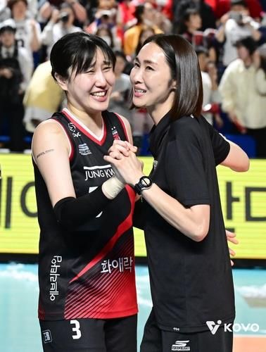 여자대표팀 코치에 지원한 이숙자(오른쪽)