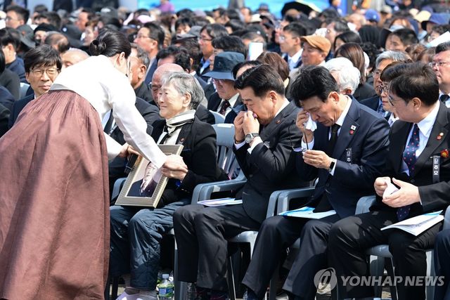 오열하는 고계순 할머니