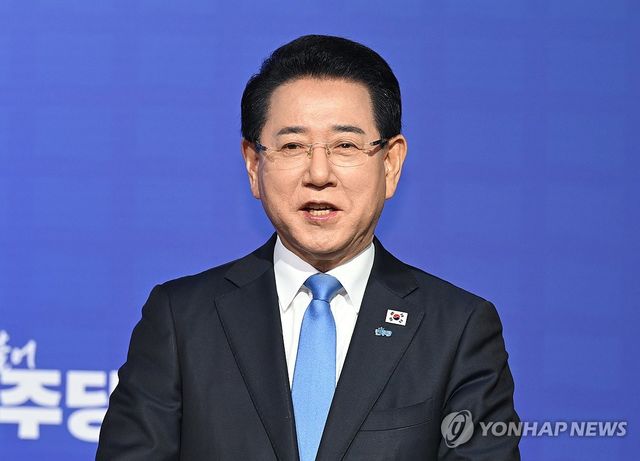 발언하는 김영록 후보